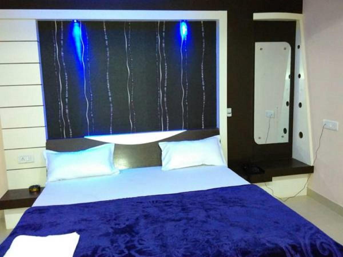Hotel Blue Star Datia Extérieur photo